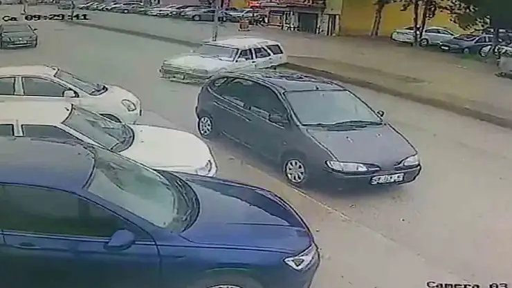 Ehliyetsiz sürücünün kaçış macerası kaza ile son buldu
