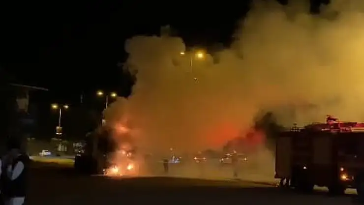 Ereğli'de seyir halindeki tır alev aldı