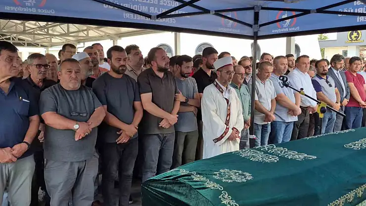 Evinde baygın bulunan çocuk son yolculuğuna uğurlandı