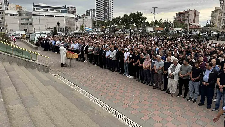 Feci kazada ölen çocuk gözyaşları arasında toprağa verildi