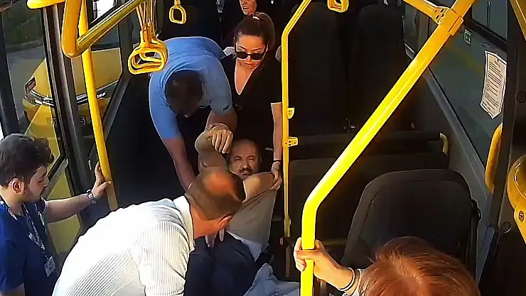 Fenalaşan yolcuyu hastaneye yetiştirdi