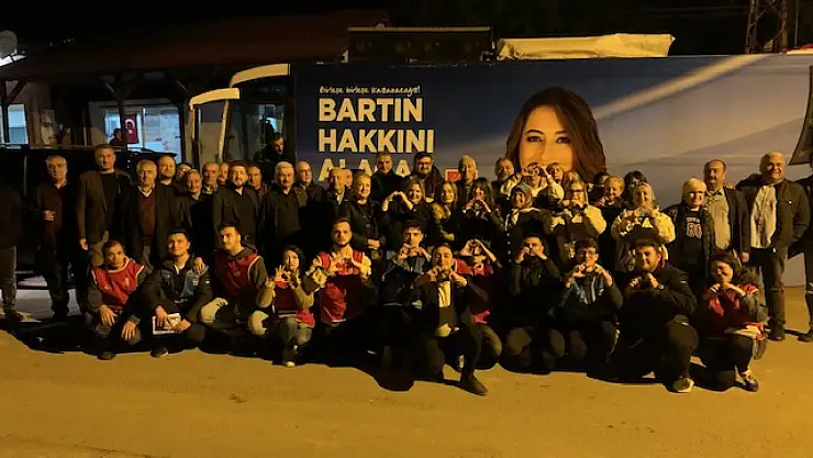 Gençlerden, 'Bartın el ele, Aysu Abla Meclise' tezahüratı