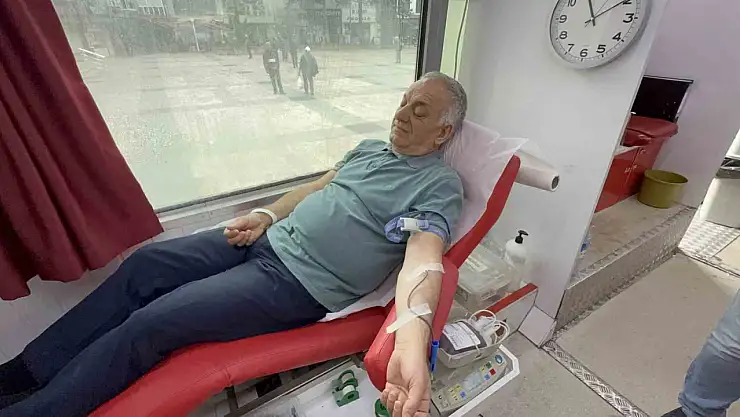 Görme engelli eski Milletvekili Ayva, Düzce'de kan bağışı çağrısında bulundu