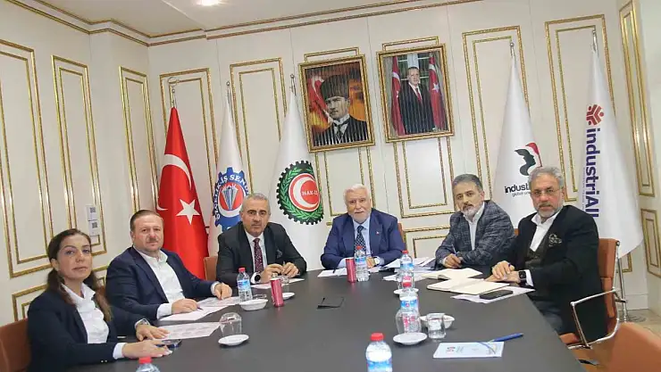 'En düşük emekli maaşı asgari ücret seviyesine çekilmeli'