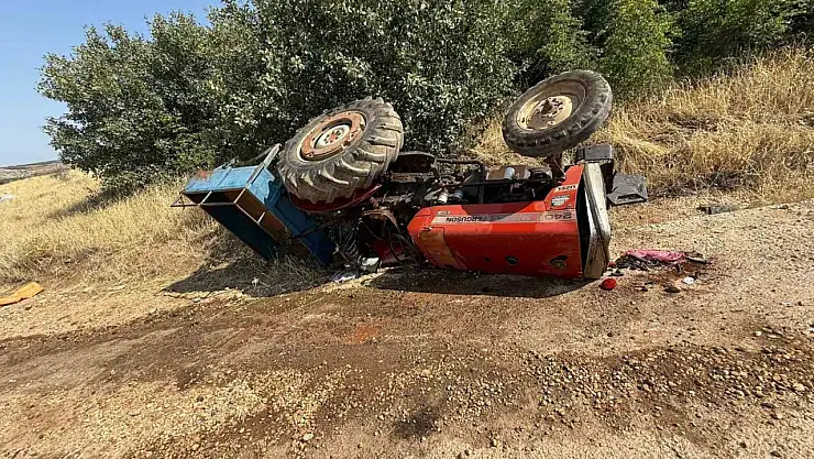 Halfeti'de traktör devrildi: 3 yaralı