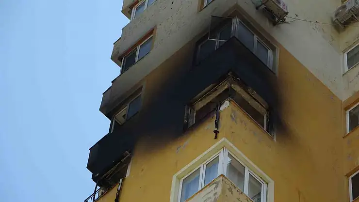 Hastaneye giden çiftin evi alev alev yandı