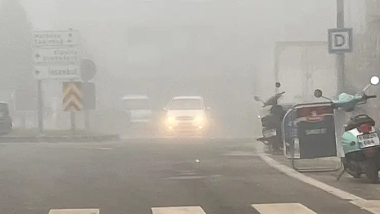 Hayrabolu'da yoğun sis hayatı olumsuz etkiledi