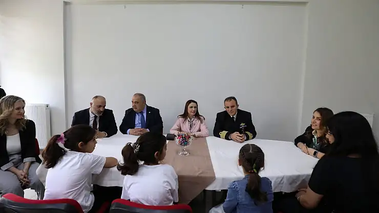 Huzurevi sakinleri ve çocuklar unutulmadı