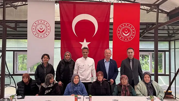 Huzurevinde renkli Anneler Günü etkinliği