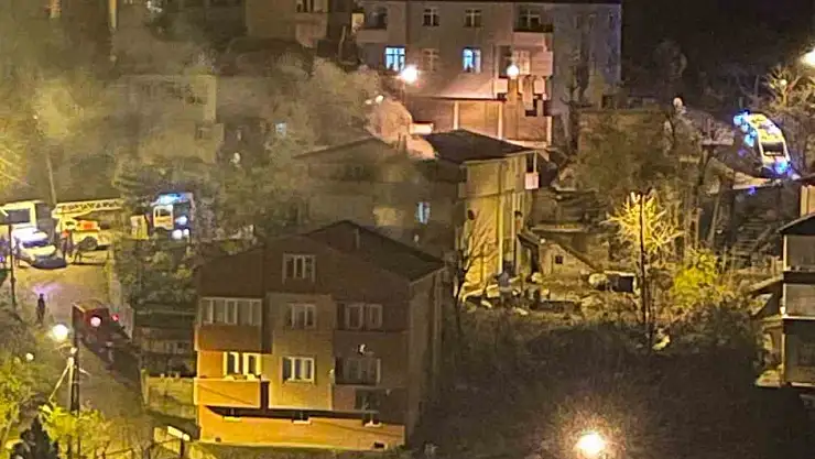 İki katlı evde çıkan yangın korkuttu