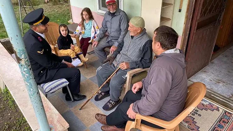 Jandarmadan şehit kabrine ve ailesine ziyaret