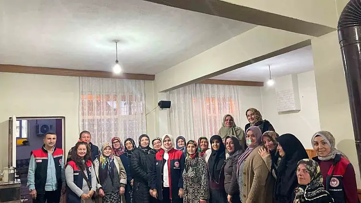 Kadın çiftçilerle bir araya geldi