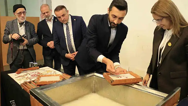 Kağıtta açan çiçekler sergisi SEKA'da açıldı