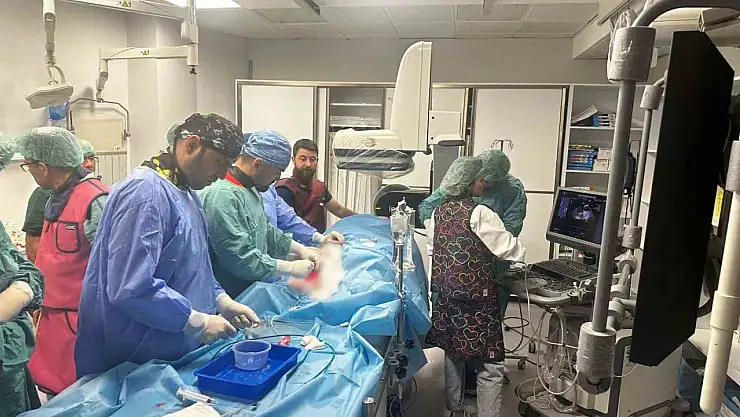 Kalbi delik hastaya ameliyatsız kapama işlemi