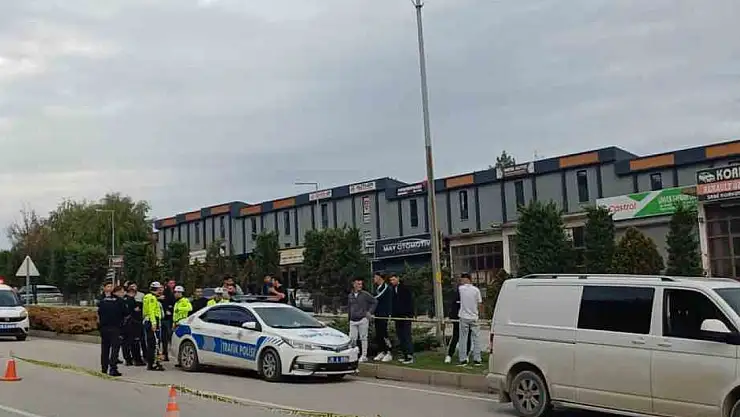 Kamyonete çarpıp devrilen motosikletin sürücüsü yaşamını yitirdi