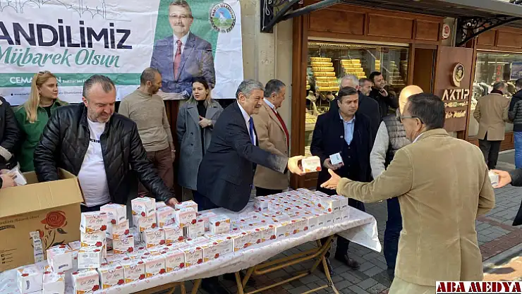 Kandil ikramında bulunuldu  
