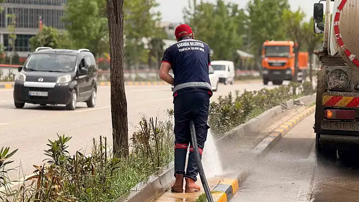 Karabük Belediyesi, şehir genelinde temizliği kesintisiz sürdürüyor