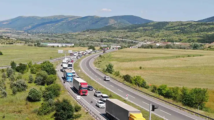Karabük'te bayram dönüşü yoğunluğu tatilin son gününde de devam ediyor