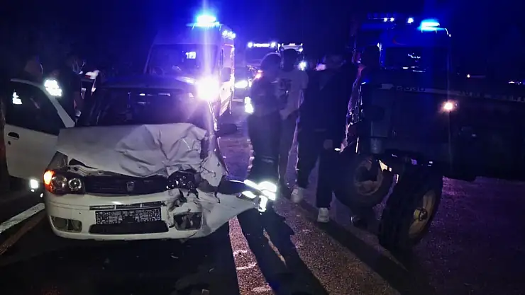 Karabük'te otomobil traktörle çarpıştı: 4 yaralı