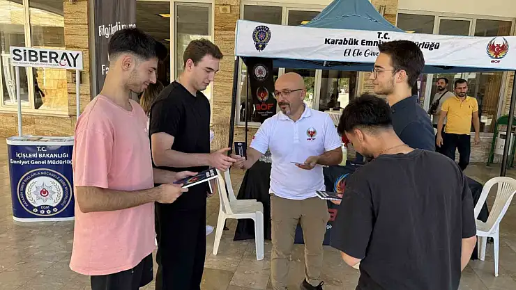 Karabük'te polisler üniversite öğrencilerini bilgilendiriyor
