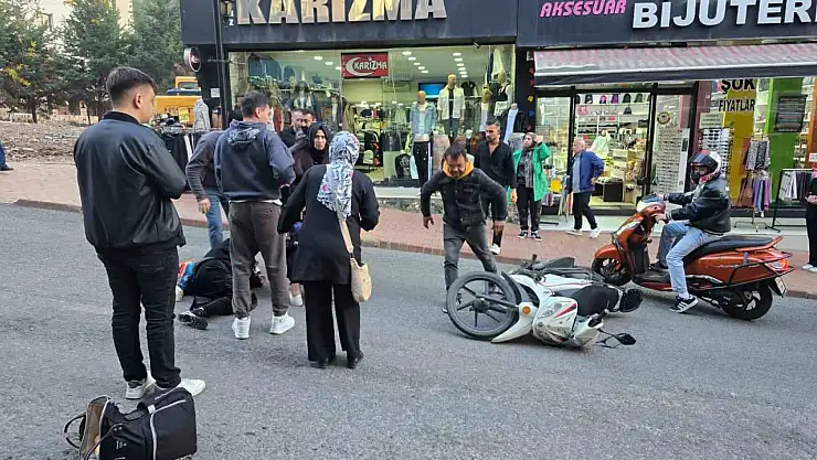 Karadeniz Ereğli'de motosiklet yayaya çarptı 3 yaralı