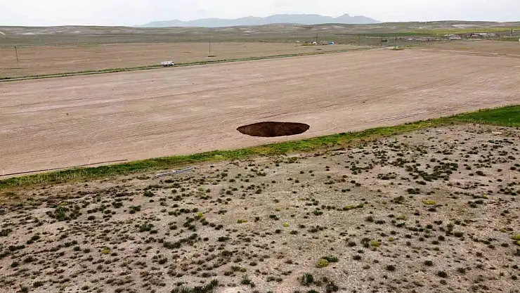Karapınar'da yeni obruk meydana geldi