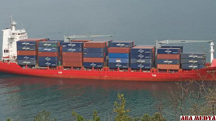 Kastamonu açıklarında sürüklenen yük gemisi karaya oturdu