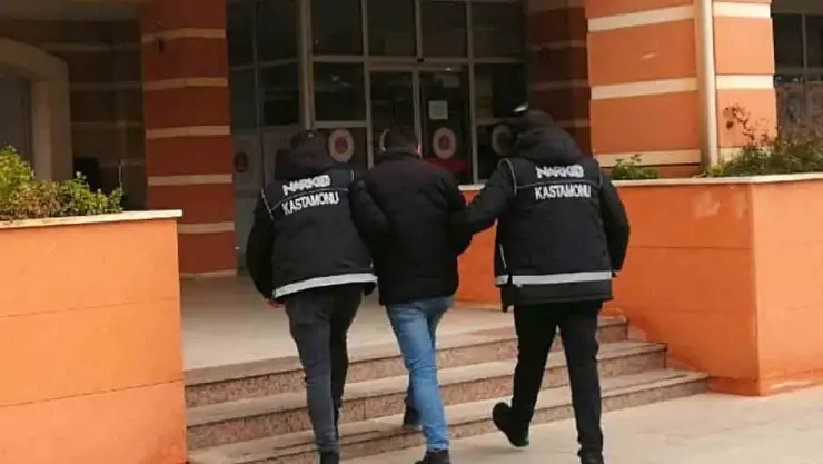 Kastamonu'da 4 yıl hapis cezasıyla aranan şahıs tutuklandı