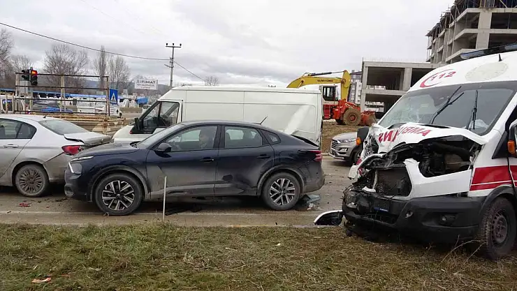 Kastamonu'da 7 araç birbirine girdi: 1 yaralı