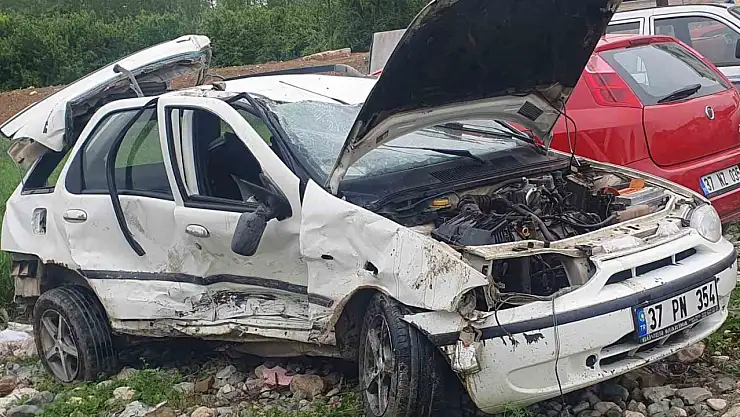 Kastamonu'da iki otomobil çarpıştı: 2 yaralı