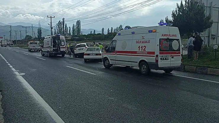 Kastamonu'da iki otomobil çarpıştı: 5 yaralı