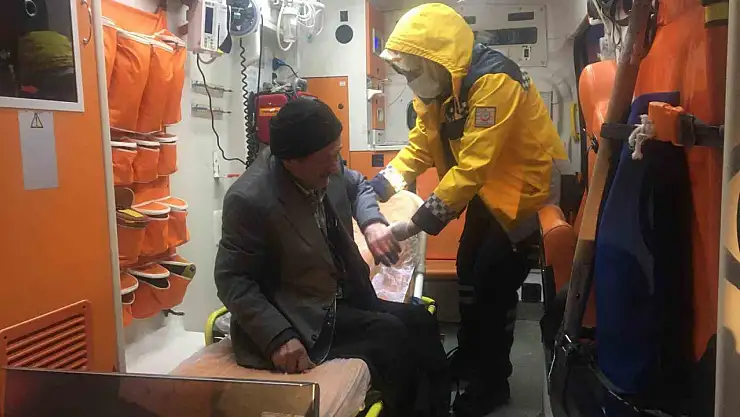 Kastamonu'da karla kaplanan köylerde mahsur kalan hastalar için seferber olundu