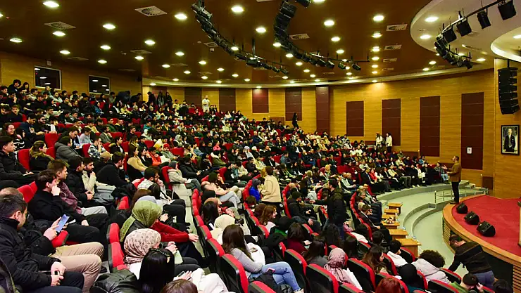 Kastamonu Üniversitesi'nde Metaverse ve yapay zekanın eğitimdeki geleceği konuşuldu