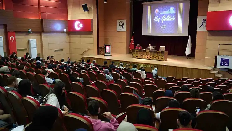 KBÜ'de sağlık yönetiminde insan kaynağı planlaması ele alındı