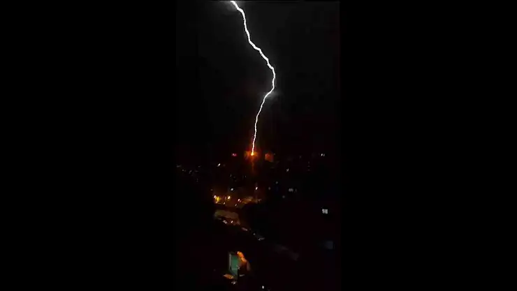 Kdz. Ereğli'de şimşekler geceyi aydınlattı