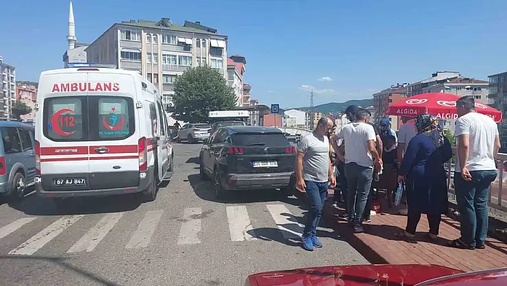 Kdz.Ereğli'de otomobil ile motosiklet çarpıştı: 2 yaralı