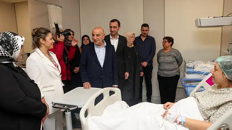 Keçiören Belediye Başkanı Altınok 2024'ü yenidoğan bebeklerle karşıladı