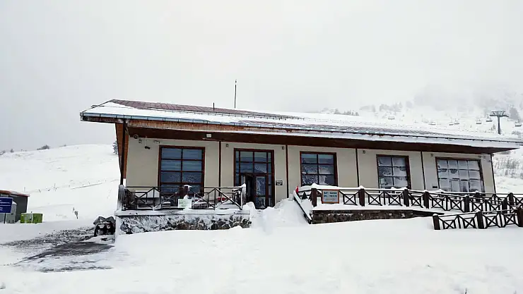 Keltepe Kayak Merkezinde kar kalınlığı 50 santimetreyi buldu   