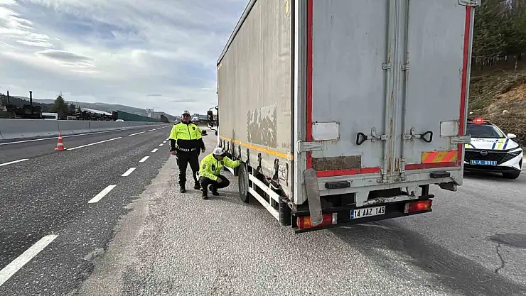 Kış lastiği olmayana Bolu Dağı'ndan geçit yok