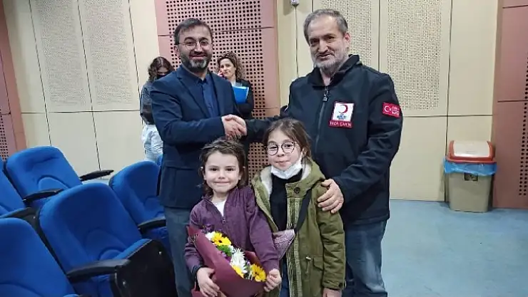 Kızılay bayrağını Acıbal devaraldı