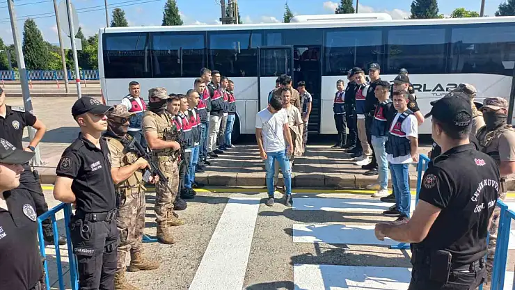 138 düzensiz göçmen sınır dışı ediliyor