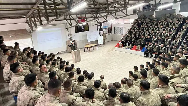 Komandolara yangınla mücadele eğitimi verildi