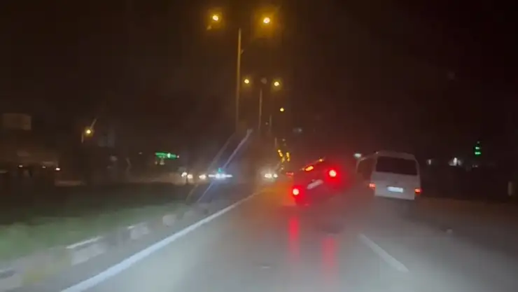 Köpeğe çarpmamak için manevra yapınca takla attı... O anlar kamerada