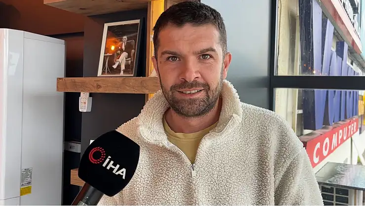 Köpeklerin kovaladığı genci korna sesiyle kurtarmıştı,