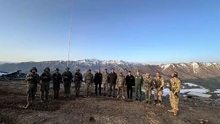 Korgeneral Metin Tokel, Selçuk Bayraktar ve Ahmet Akyol'dan sınır birliklerine bayram ziyareti