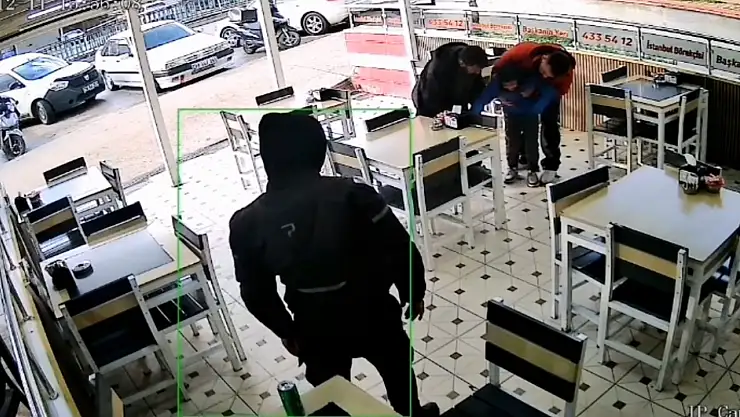 Kurye heimlich manevrasıyla boğulan çocuğu kurtardı