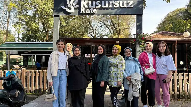 Kusursuz kafe çalışanlarıyla uno oynadılar