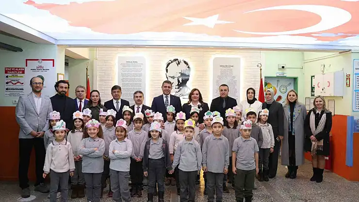 Liseli öğrencilerden ilkokul öğrencilerine fanus ve balık