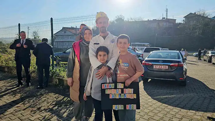 Madenden çıkıp okula koştular