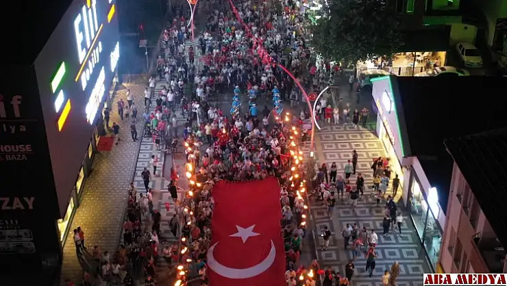 Meşaleler geceyi anlattı